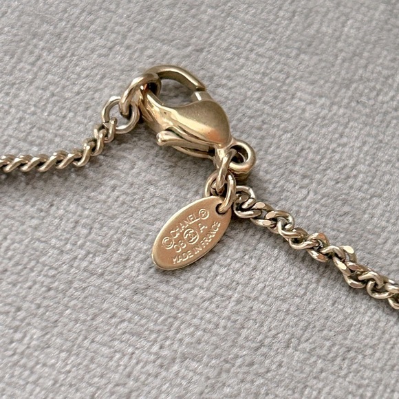 Authentic Chanel gold tone necklace with faux pearl - Picture 3 of 7